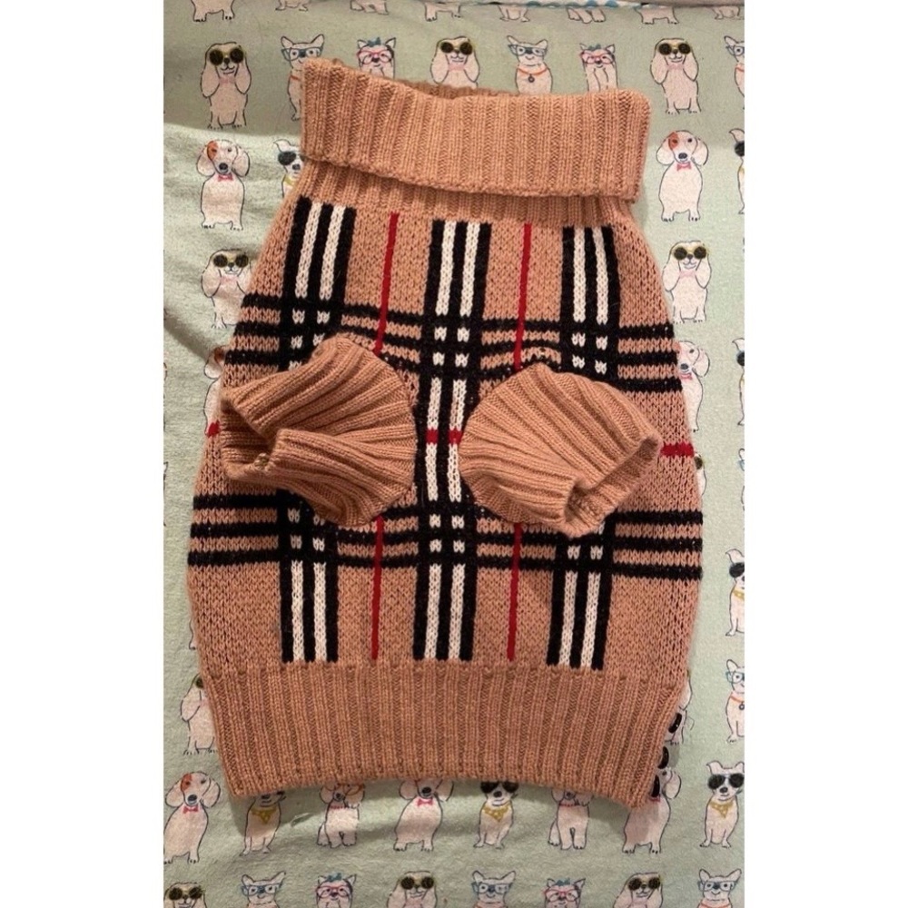 BURBERRY dog sweater size M